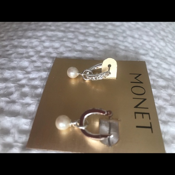 Hoop earring. - Picture 2 of 3